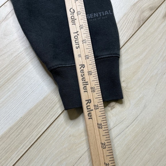 Fear of God Essentials Crewneck Relaxed Fit Black Mens Size Small Logo Authentic - Picture 8 of 16
